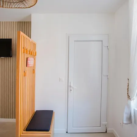 Ideal Pro & Couple - 2 Logements Theme Boho Chic Rdc & Dandy 1Er Etage - Quartier Calme - Jardin - Wifi Hd - Smart Tv - Parking Gratuit - Proche Centre & Transports - Ask Home Valenciennes Exterior foto