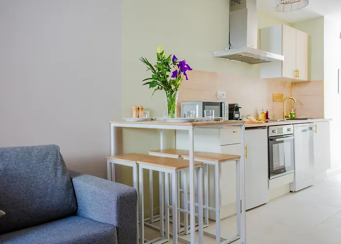 Ideal Pro & Couple - 2 Logements Theme Boho Chic Rdc & Dandy 1Er Etage - Quartier Calme - Jardin - Wifi Hd - Smart Tv - Parking Gratuit - Proche Centre & Transports - Ask Home