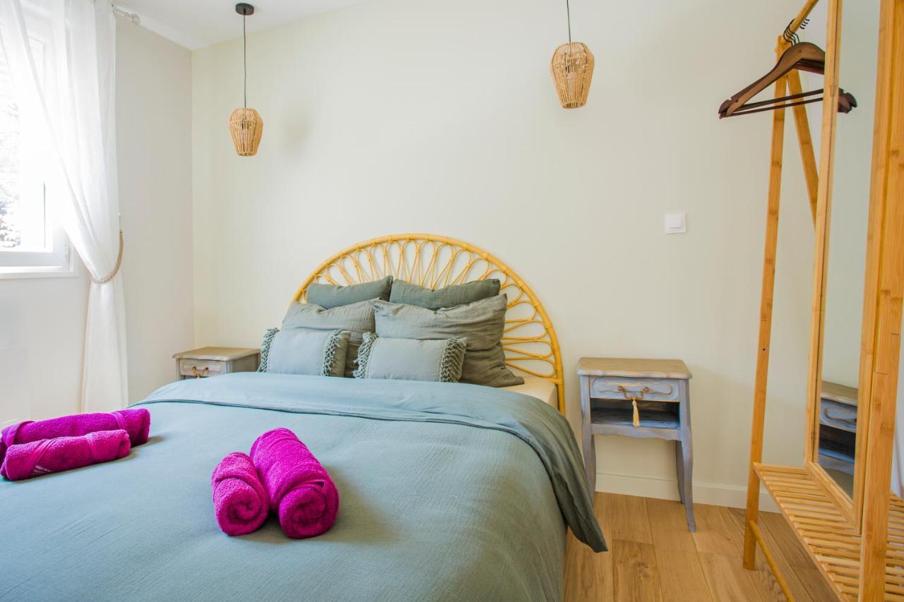 Boho Chic Duo: Tranquil Garden Retreat With Modern Comforts * Valenciennes
