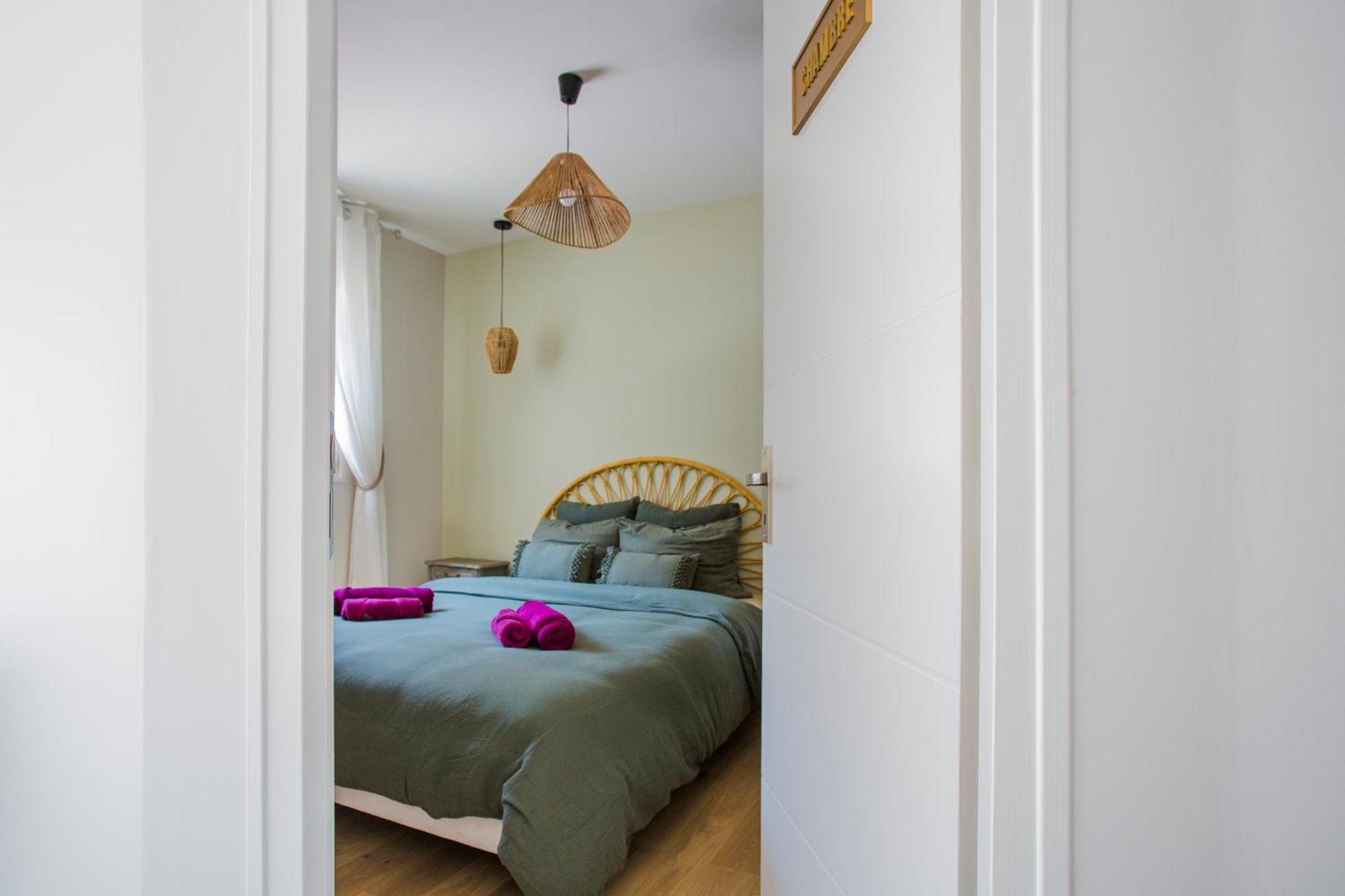 Boho Chic Duo: Tranquil Garden Retreat With Modern Comforts *