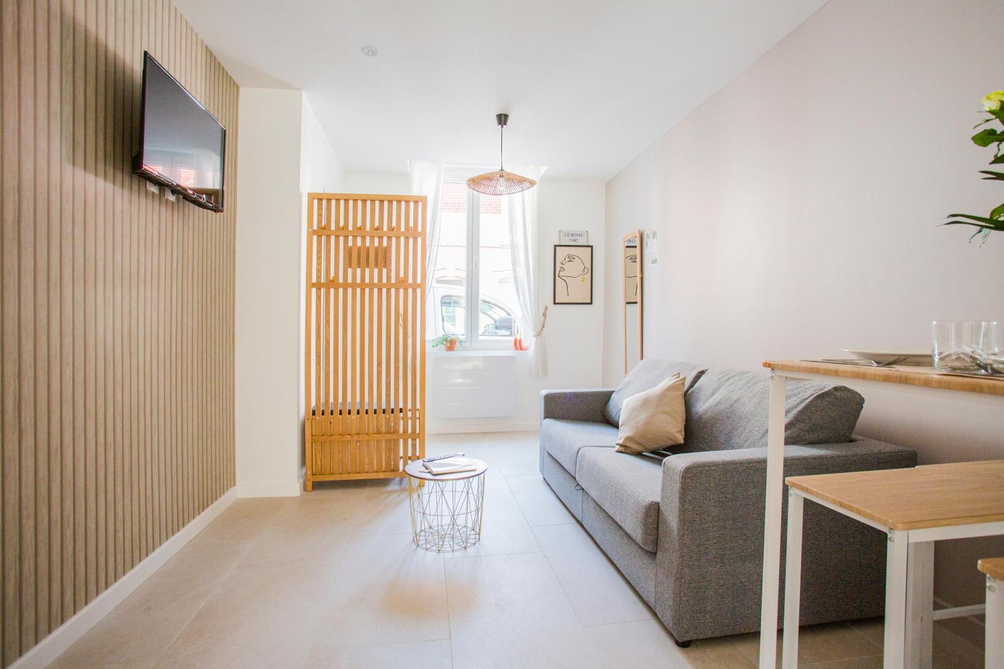Apartment Boho Chic Duo: Tranquil Garden Retreat With Modern Comforts *